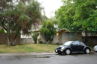 932 Dornajo Way in Sacramento, CA - Foto de edificio - Building Photo