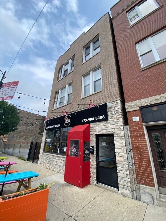 949 N Western Ave in Chicago, IL - Building Photo