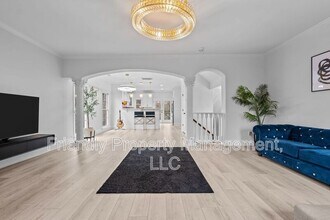 812 Pisgah Church Rd in Greensboro, NC - Building Photo - Building Photo