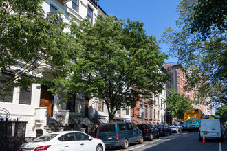 131 W 81st St in New York, NY - Foto de edificio - Building Photo