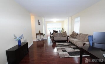 96 Marion Dr in Plainsboro, NJ - Building Photo - Building Photo