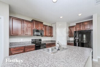 10237 Carloway Hills Dr in Wimauma, FL - Building Photo - Building Photo