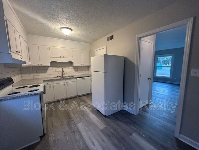 512 S Cherry St in Kernersville, NC - Building Photo - Building Photo