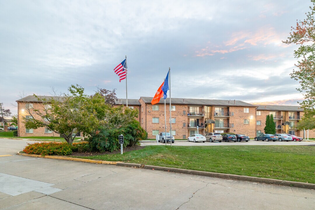 The Manor/The Manor East Apartments in Leesburg, VA - Foto de edificio