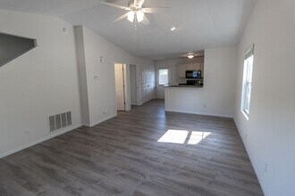 3310 E St Charles Rd in Columbia, MO - Building Photo - Building Photo