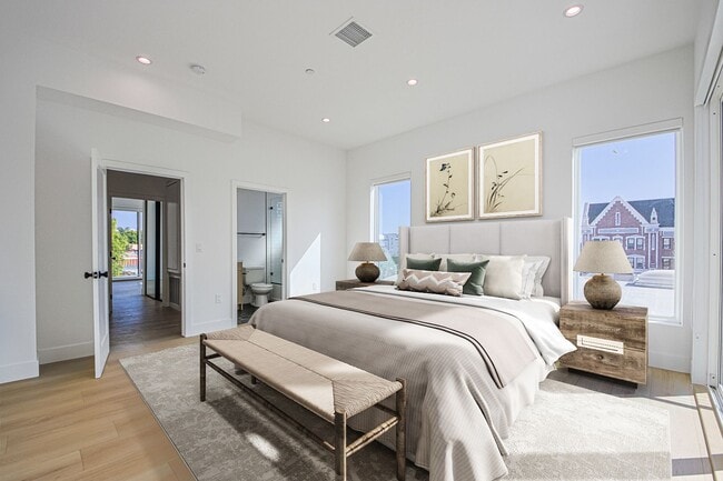 property at 715 N Gramercy Pl