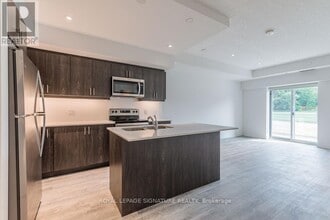 16 Markle Cres in Hamilton, ON - Building Photo - Building Photo