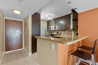 1150 Collins Ave in Miami Beach, FL - Building Photo - Building Photo