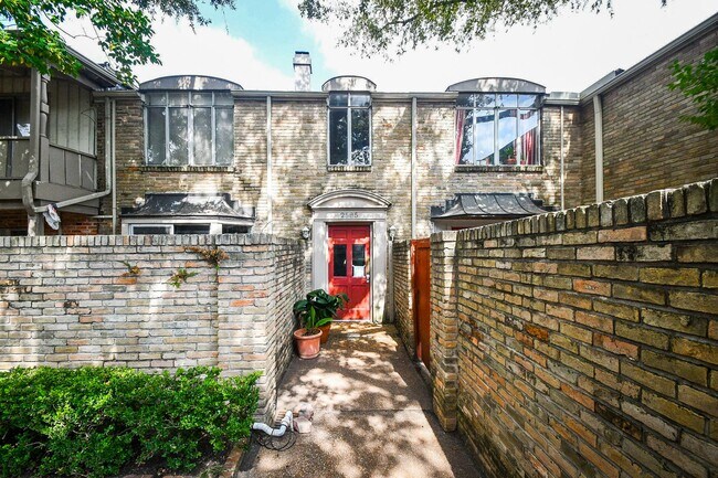 2585 Marilee Ln in Houston, TX - Building Photo - Building Photo