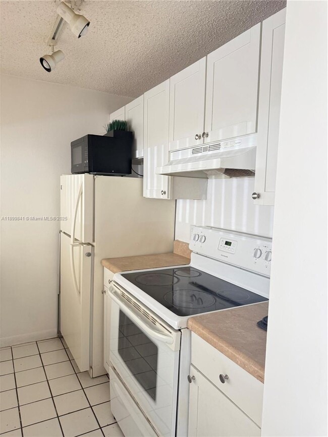 property at 8100 Geneva Ct