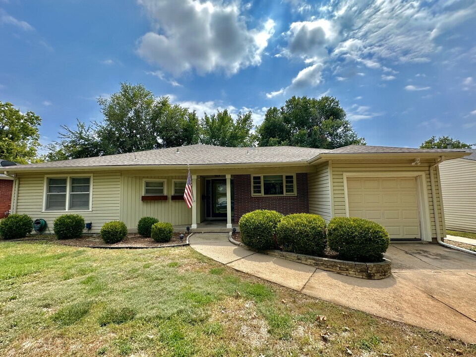 5819 Blueridge St in Wichita, KS - Building Photo