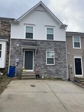 325 Falcon Run in Morgantown, WV - Building Photo - Building Photo