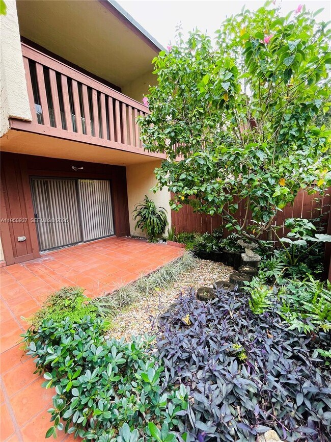 6425 SW 116th Pl in Miami, FL - Building Photo - Building Photo