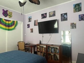 2424 Lapeyrouse St, Unit Studio apartment in New Orleans, LA - Foto de edificio - Building Photo