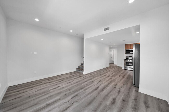 11516 Victory Blvd in North Hollywood, CA - Building Photo - Building Photo