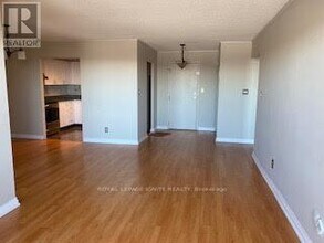 135 Hillcrest Ave in Mississauga, ON - Building Photo - Building Photo