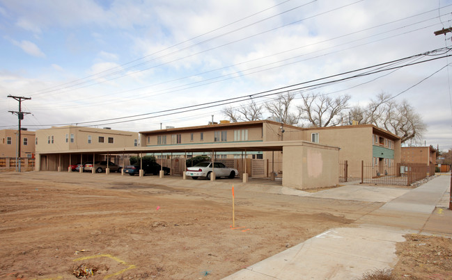 1404 San Carlos Dr SW in Albuquerque, NM - Foto de edificio - Building Photo