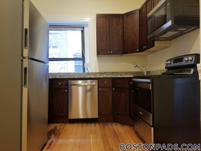 1463 Beacon St, Unit 22
