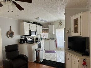 37612 Wallington Dr in Zephyrhills, FL - Building Photo - Building Photo