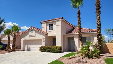 8212 Sedona Sunset Dr in Las Vegas, NV - Foto de edificio - Building Photo