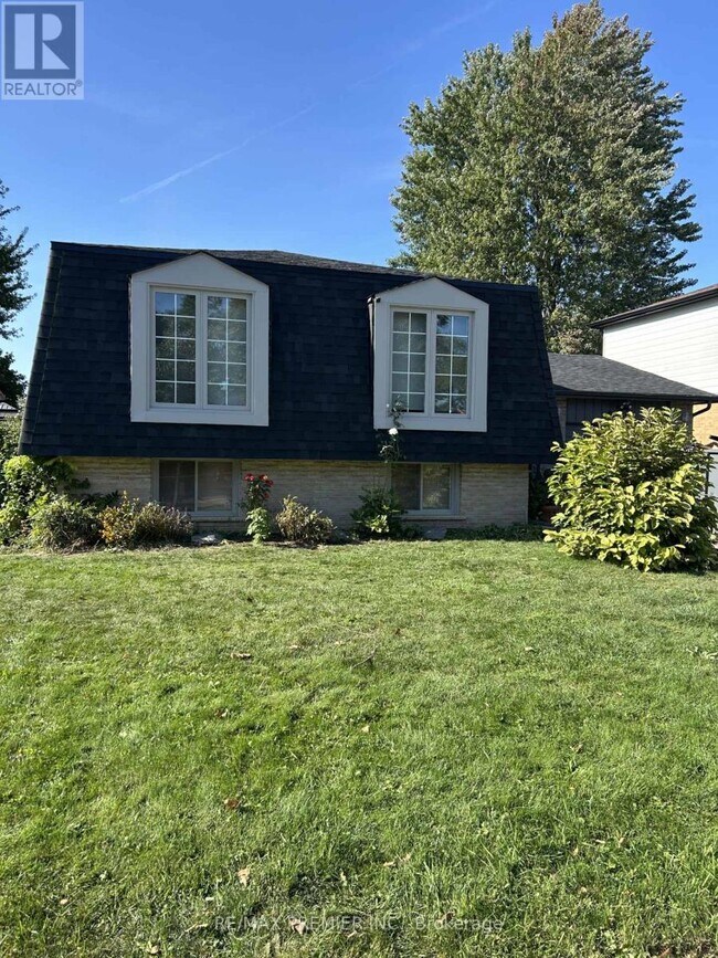 235 Louis Dr in Mississauga, ON - Building Photo - Building Photo