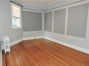 576 Warburton Ave in Hastings On Hudson, NY - Foto de edificio - Building Photo