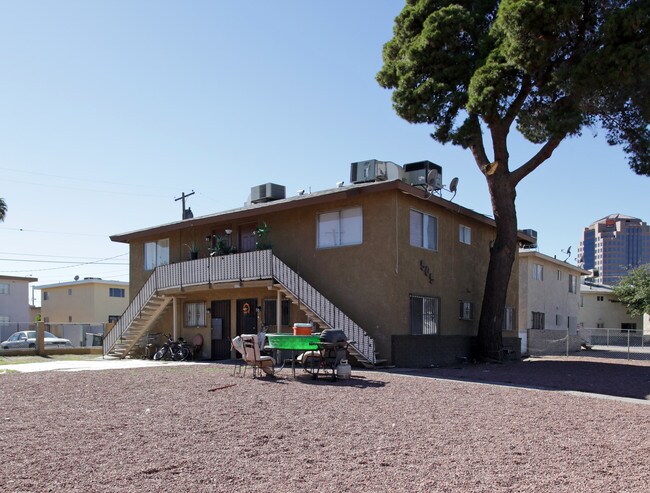 505 North Cir in Las Vegas, NV - Foto de edificio - Building Photo