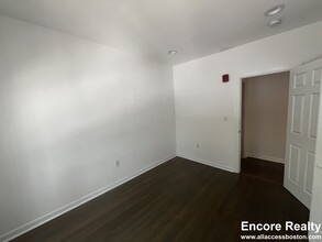 11 Peterborough St, Unit 2 in Boston, MA - Building Photo - Building Photo