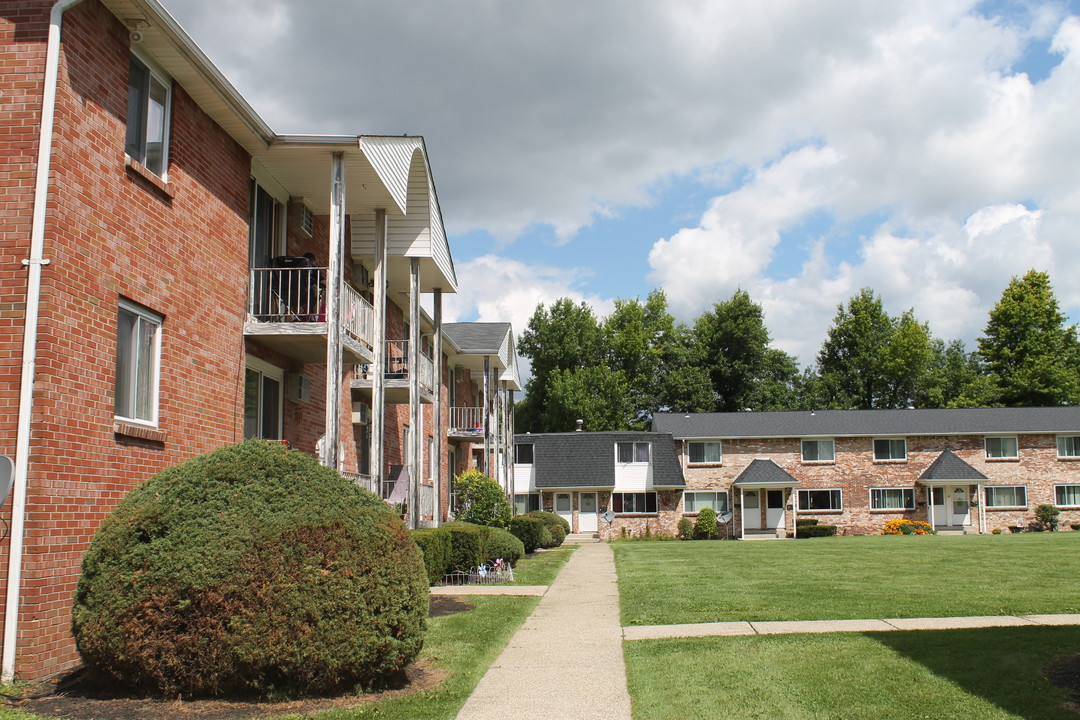 Lancer Court in Depew, NY - Building Photo