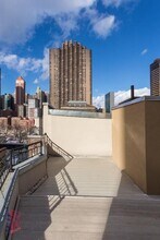 326 E 35th St, Unit 62 in New York, NY - Building Photo - Building Photo