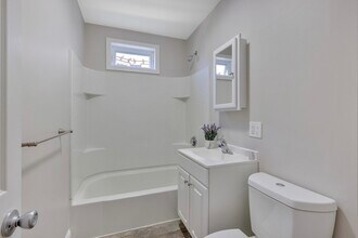 24 Bentley St in Boston, MA - Building Photo - Building Photo