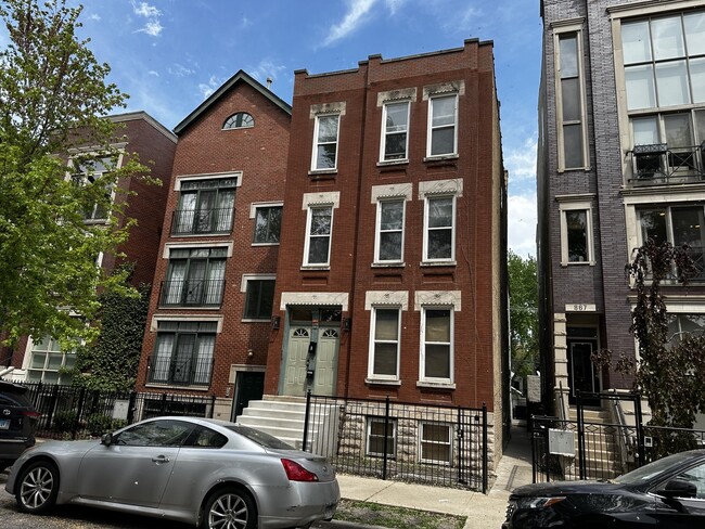 property at 869 N Hermitage Ave