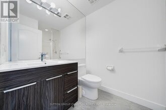 1 Elm Dr W in Mississauga, ON - Building Photo - Building Photo