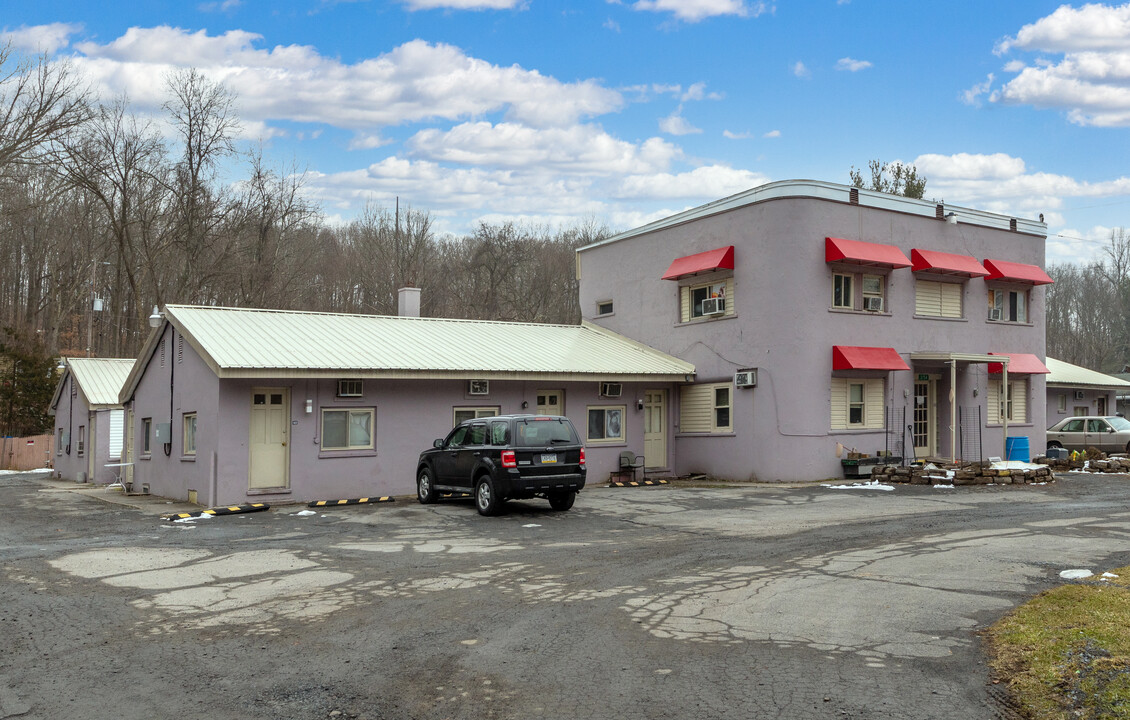 Fox Hill Efficiency Apartments in Stroudsburg, PA - Building Photo