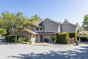 Parc Seville in Surrey, BC - Building Photo