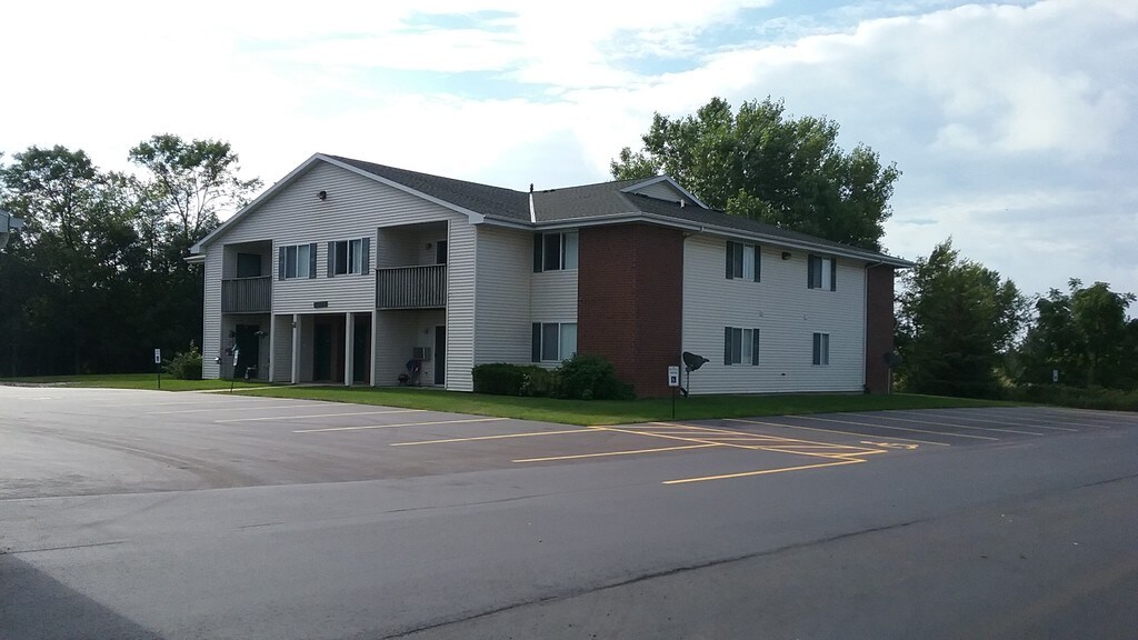 MIDWAY GARDENS Apartments in Menasha, WI