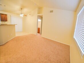 3825 Gulliver St in Las Vegas, NV - Building Photo - Building Photo