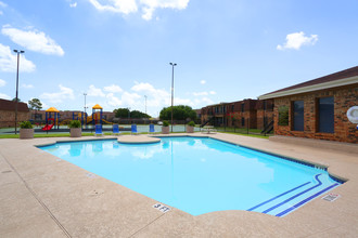 Sterling Bay Apartments in Baytown, TX - Building Photo - Building Photo