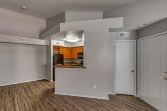 Tower at Tropicana Luxury Apartments in Las Vegas, NV - Foto de edificio - Interior Photo