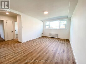 2880 Keele St in Toronto, ON - Building Photo