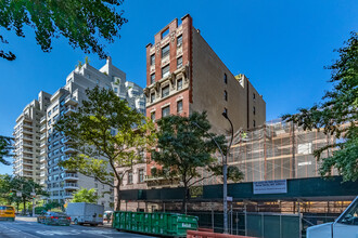 12 5th Avenue in New York, NY - Building Photo - Building Photo