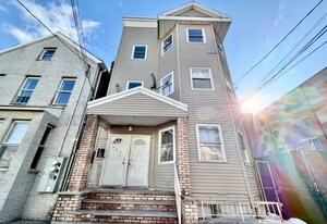 524 Mulberry St, Unit 3 in Newark, NJ - Building Photo