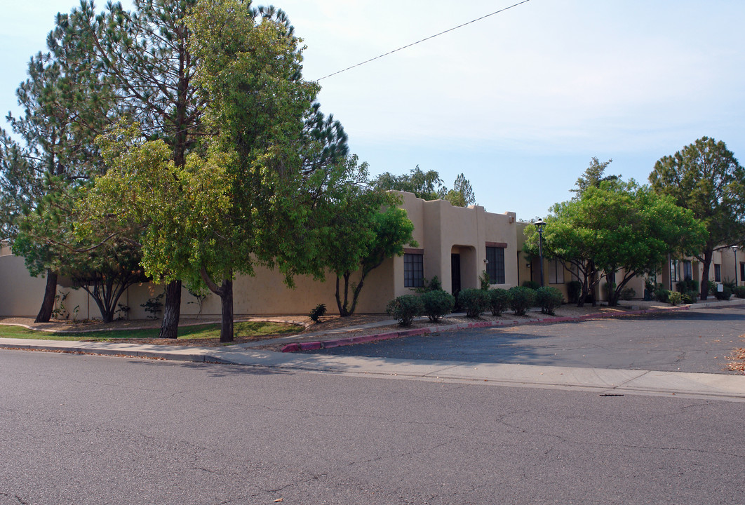 1935 W Morten Ave in Phoenix, AZ - Foto de edificio