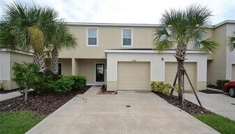 9943 Hound Chase Dr in Gibsonton, FL - Building Photo