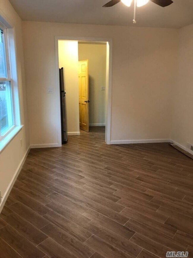 0 1st St-Unit -1 in Glen Cove, NY - Building Photo - Building Photo