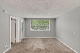 700 Executive Center Dr in West Palm Beach, FL - Building Photo - Building Photo