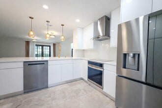 576 Westree Ln in Plantation, FL - Building Photo - Building Photo