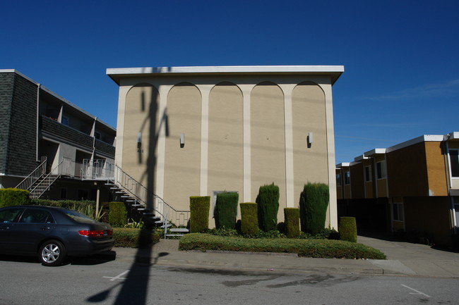 416 Richmond Dr in Millbrae, CA - Foto de edificio - Building Photo