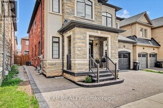 3107 Streamwood Pass in Oakville, ON - Building Photo - Building Photo