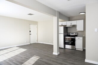 2012 Maywood St in Greensboro, NC - Foto de edificio - Building Photo